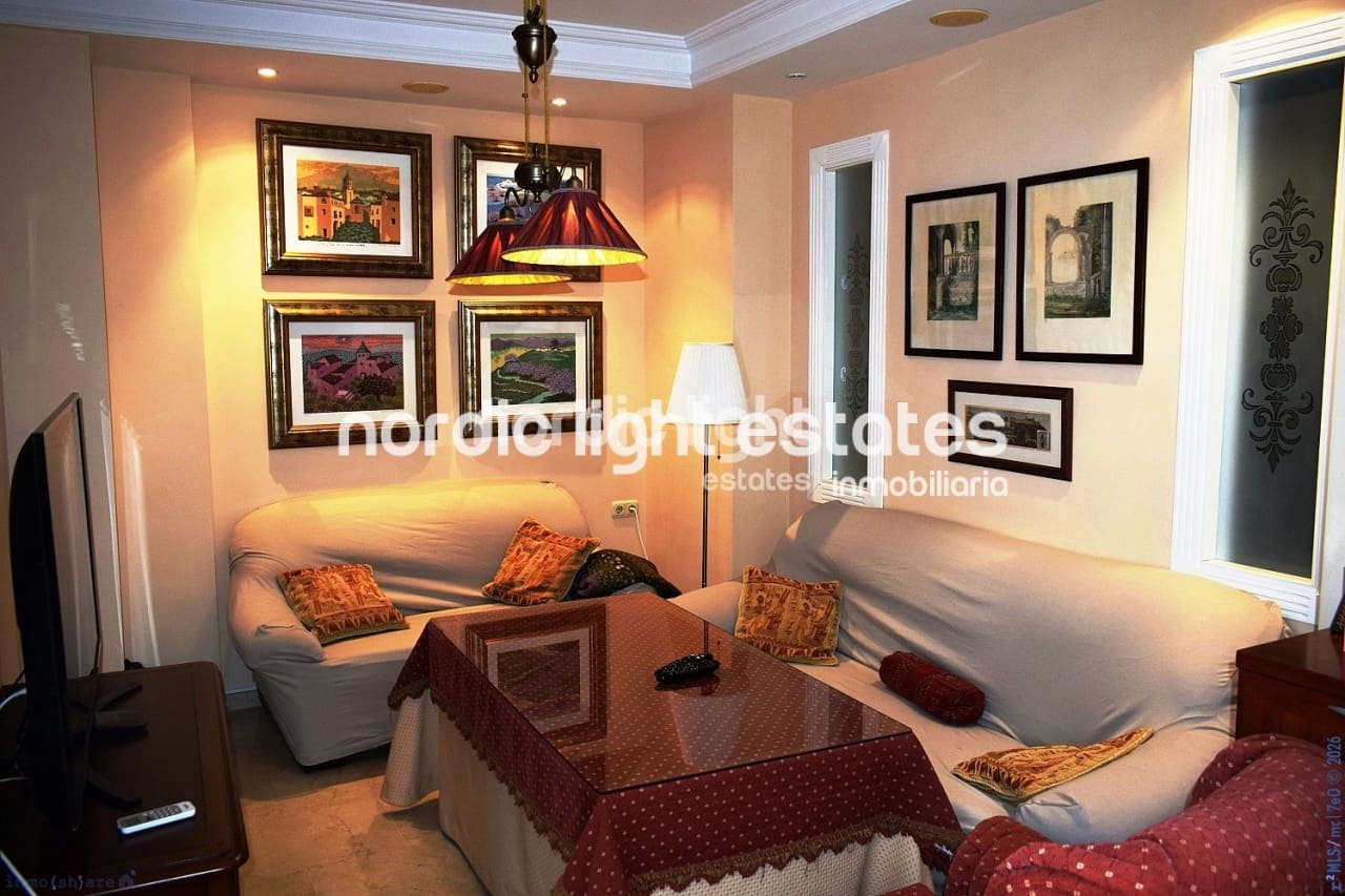 4 sypialnia Dom blizniak na sprzedaż w Velez-Malaga z basenem garażem - 1 200 000 € (Ref: 9736023)