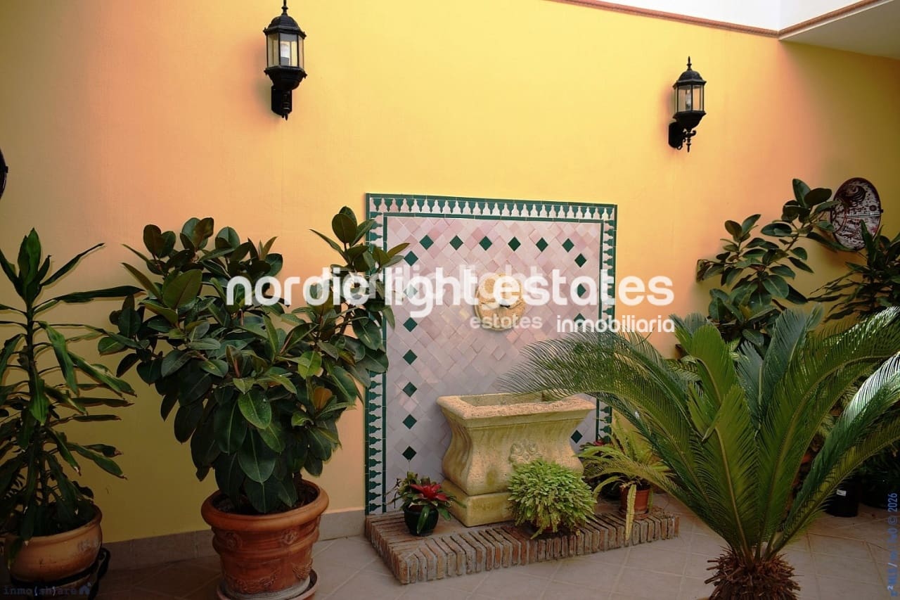 4 sypialnia Dom blizniak na sprzedaż w Velez-Malaga z basenem garażem - 1 200 000 € (Ref: 9736023)