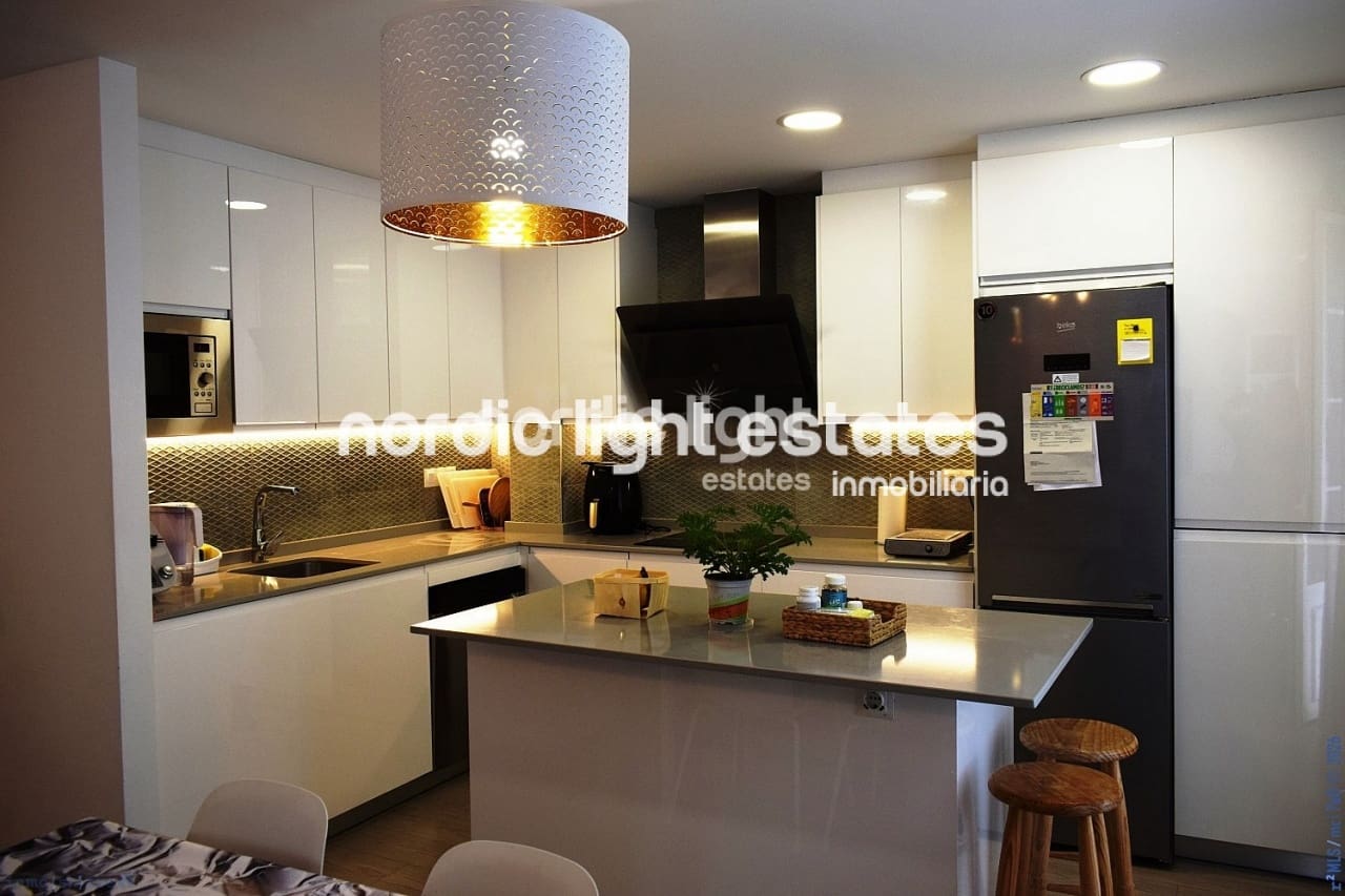 4 sypialnia Dom blizniak na sprzedaż w Velez-Malaga z basenem garażem - 1 200 000 € (Ref: 9736023)