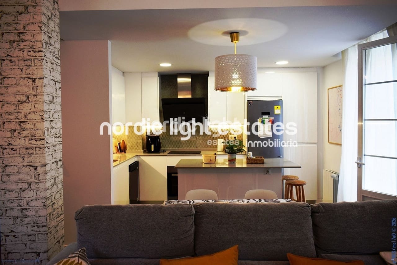 4 sypialnia Dom blizniak na sprzedaż w Velez-Malaga z basenem garażem - 1 200 000 € (Ref: 9736023)