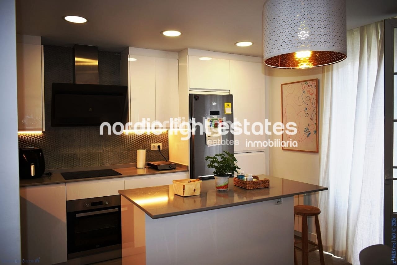 4 sypialnia Dom blizniak na sprzedaż w Velez-Malaga z basenem garażem - 1 200 000 € (Ref: 9736023)