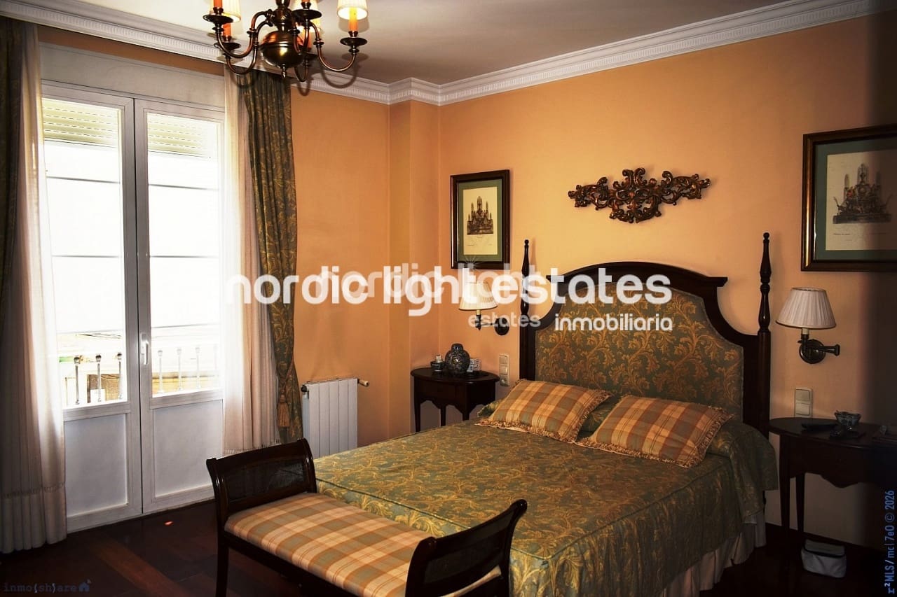 4 sypialnia Dom blizniak na sprzedaż w Velez-Malaga z basenem garażem - 1 200 000 € (Ref: 9736023)