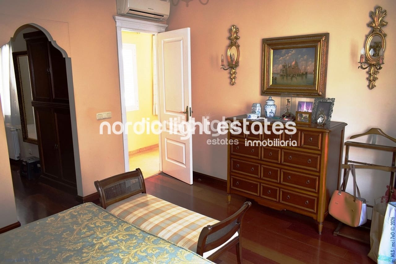 4 sypialnia Dom blizniak na sprzedaż w Velez-Malaga z basenem garażem - 1 200 000 € (Ref: 9736023)