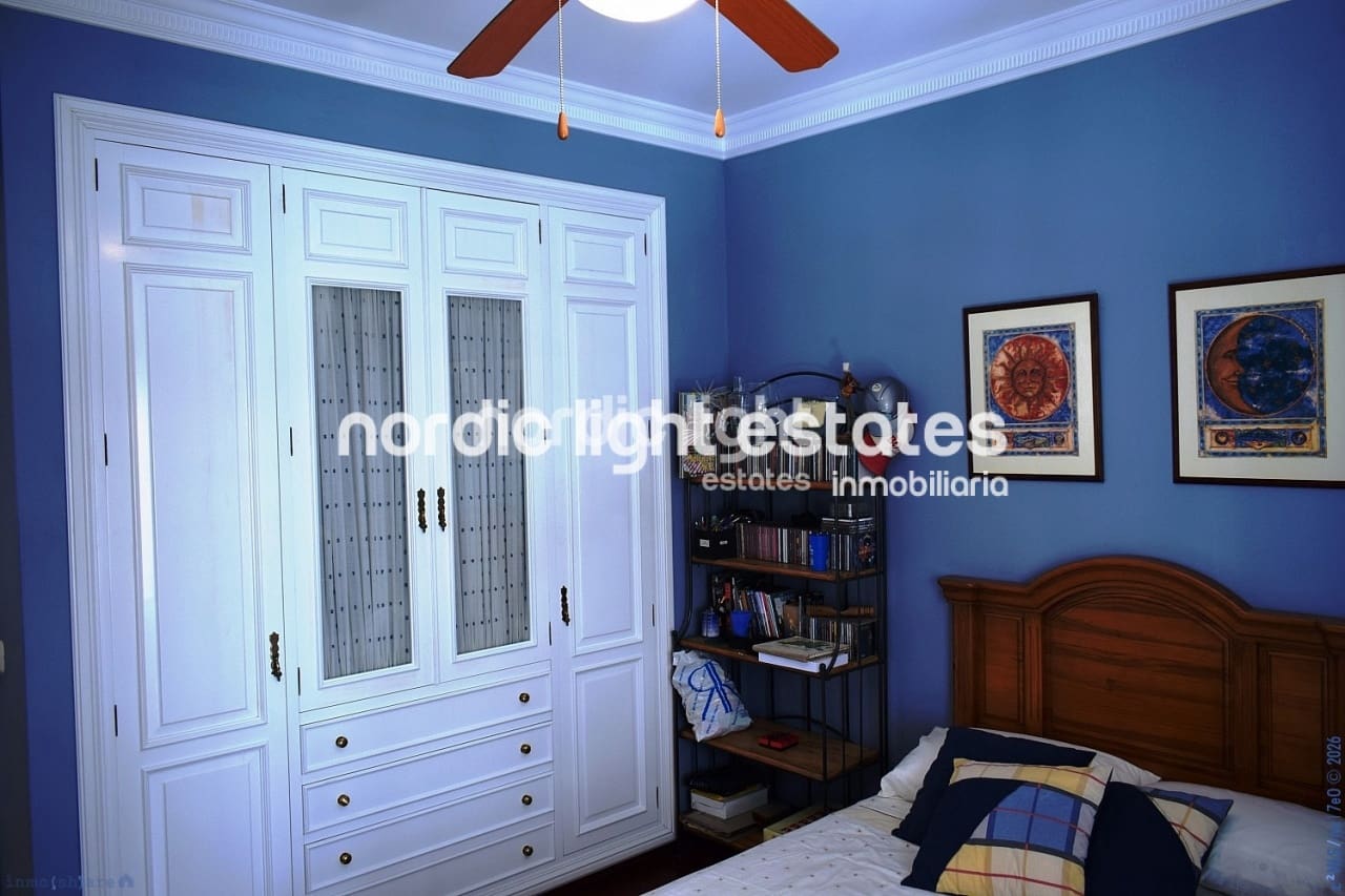 4 sypialnia Dom blizniak na sprzedaż w Velez-Malaga z basenem garażem - 1 200 000 € (Ref: 9736023)