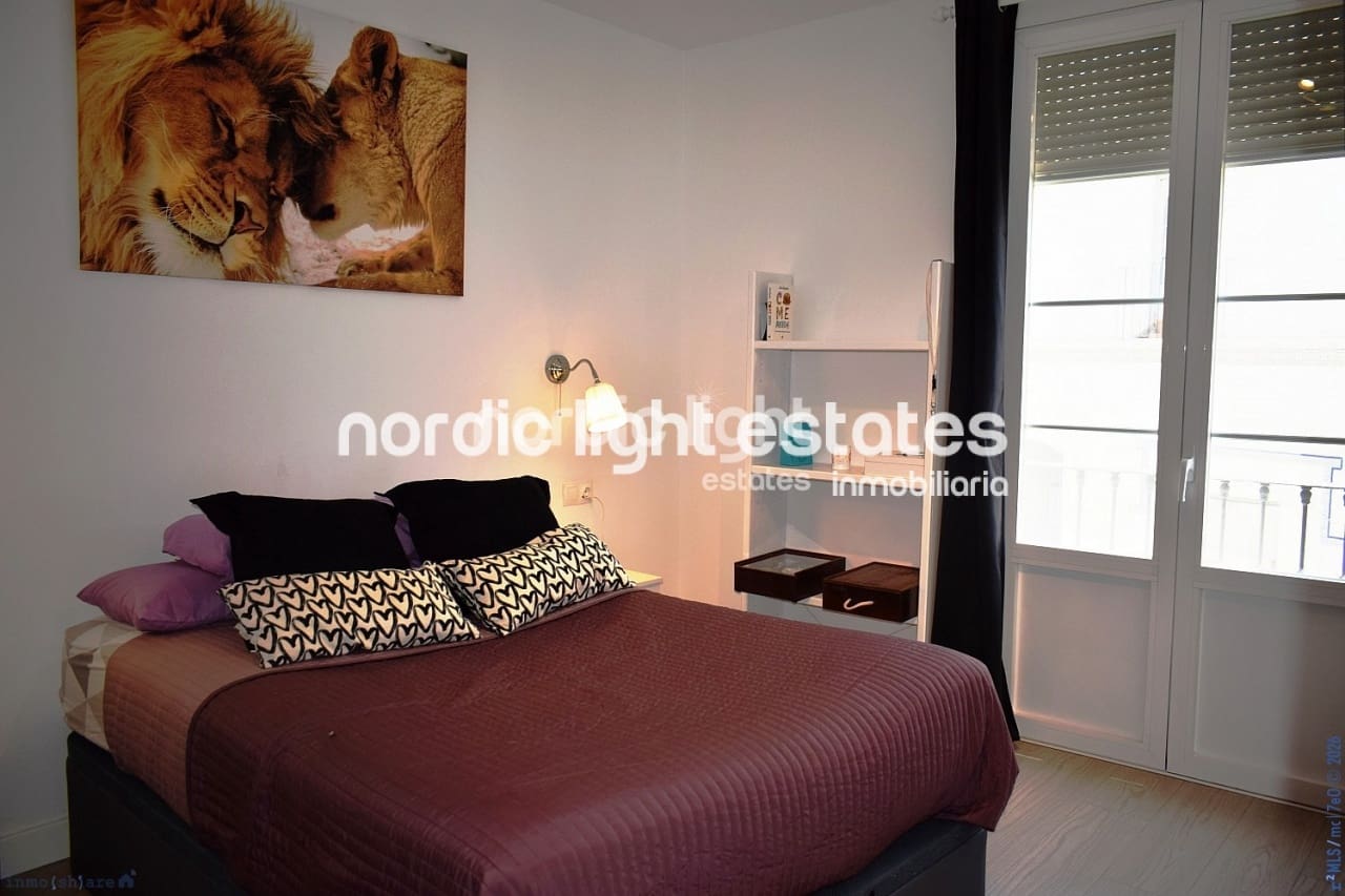 4 sypialnia Dom blizniak na sprzedaż w Velez-Malaga z basenem garażem - 1 200 000 € (Ref: 9736023)