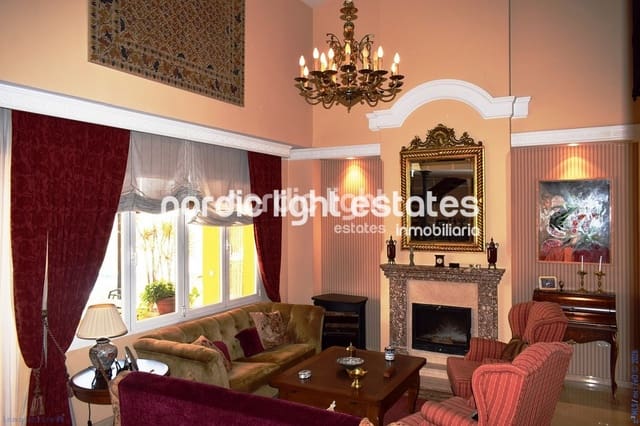 4 sypialnia Dom blizniak na sprzedaż w Vélez-Málaga z basenem garażem - 1 200 000 € (Ref: 9736023)