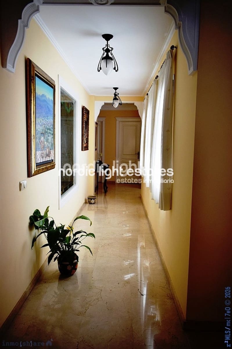 4 sypialnia Dom blizniak na sprzedaż w Velez-Malaga z basenem garażem - 1 200 000 € (Ref: 9736023)