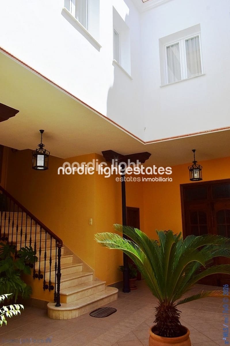 4 sypialnia Dom blizniak na sprzedaż w Velez-Malaga z basenem garażem - 1 200 000 € (Ref: 9736023)