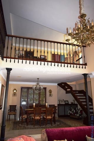 4 sypialnia Dom blizniak na sprzedaż w Vélez-Málaga z basenem garażem - 1 200 000 € (Ref: 9736023)