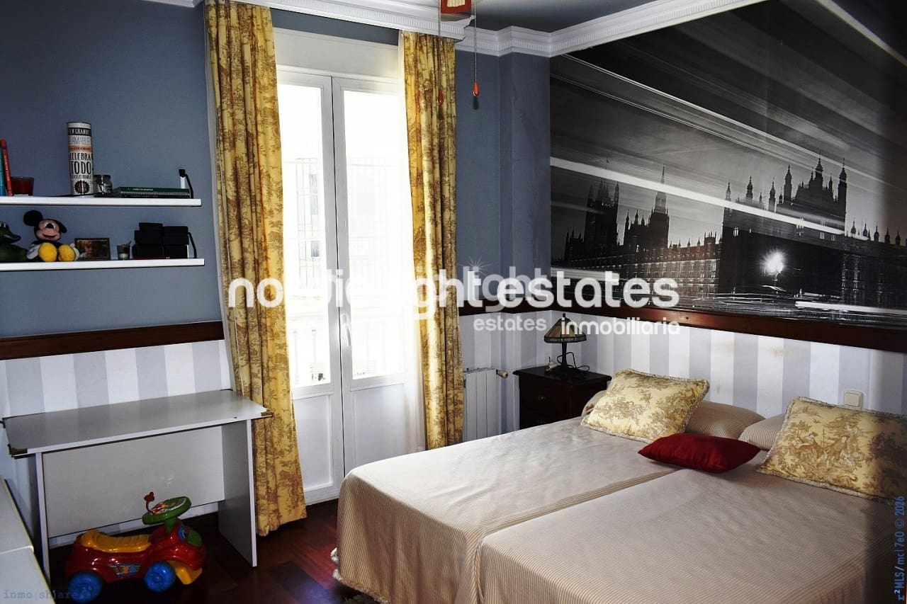 4 sypialnia Dom blizniak na sprzedaż w Velez-Malaga z basenem garażem - 1 200 000 € (Ref: 9736023)