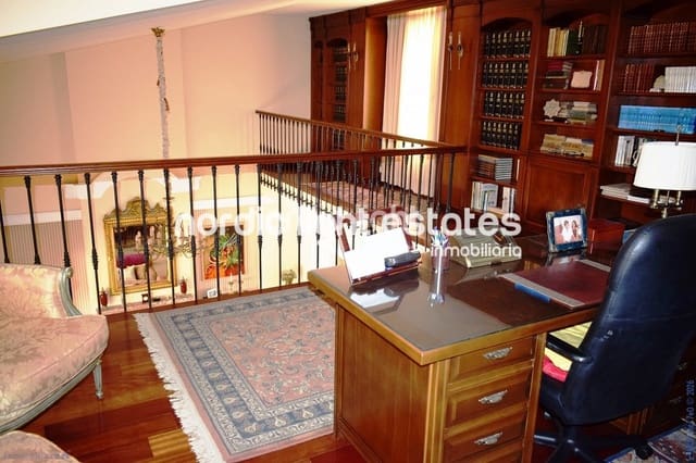 4 sypialnia Dom blizniak na sprzedaż w Vélez-Málaga z basenem garażem - 1 200 000 € (Ref: 9736023)