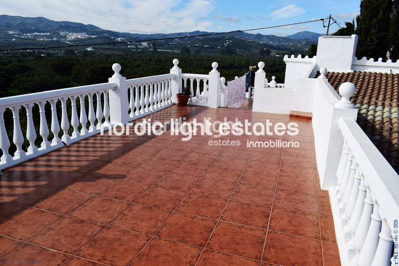 7 slaapkamer Finca/Landhuis te koop in Velez-Malaga - € 195.000 (Ref: 9737036)