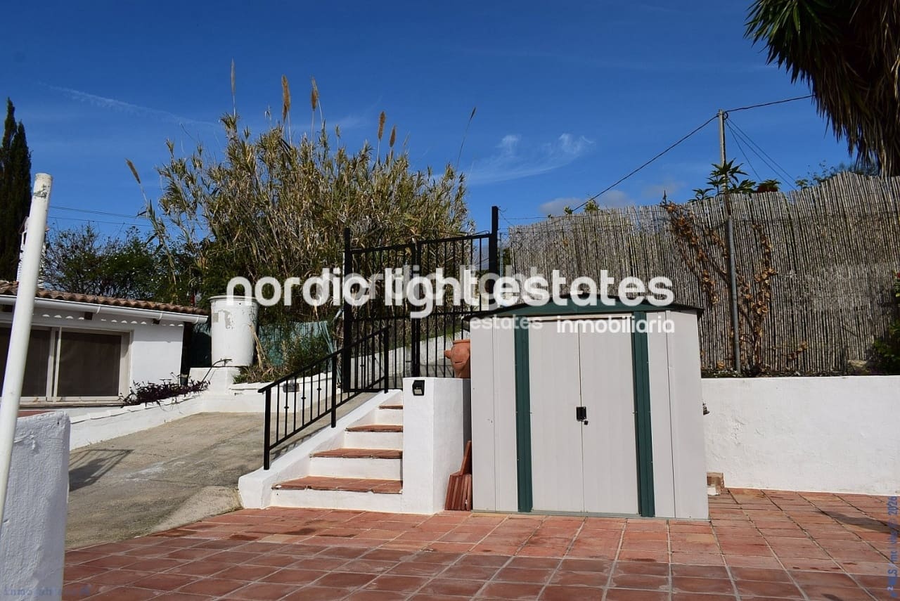 7 slaapkamer Finca/Landhuis te koop in Velez-Malaga - € 195.000 (Ref: 9737036)