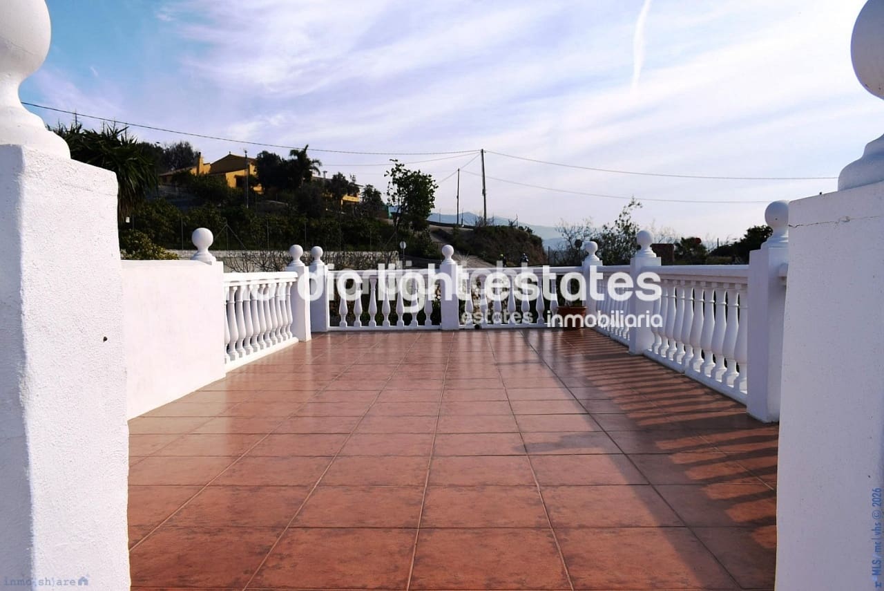 7 slaapkamer Finca/Landhuis te koop in Velez-Malaga - € 195.000 (Ref: 9737036)