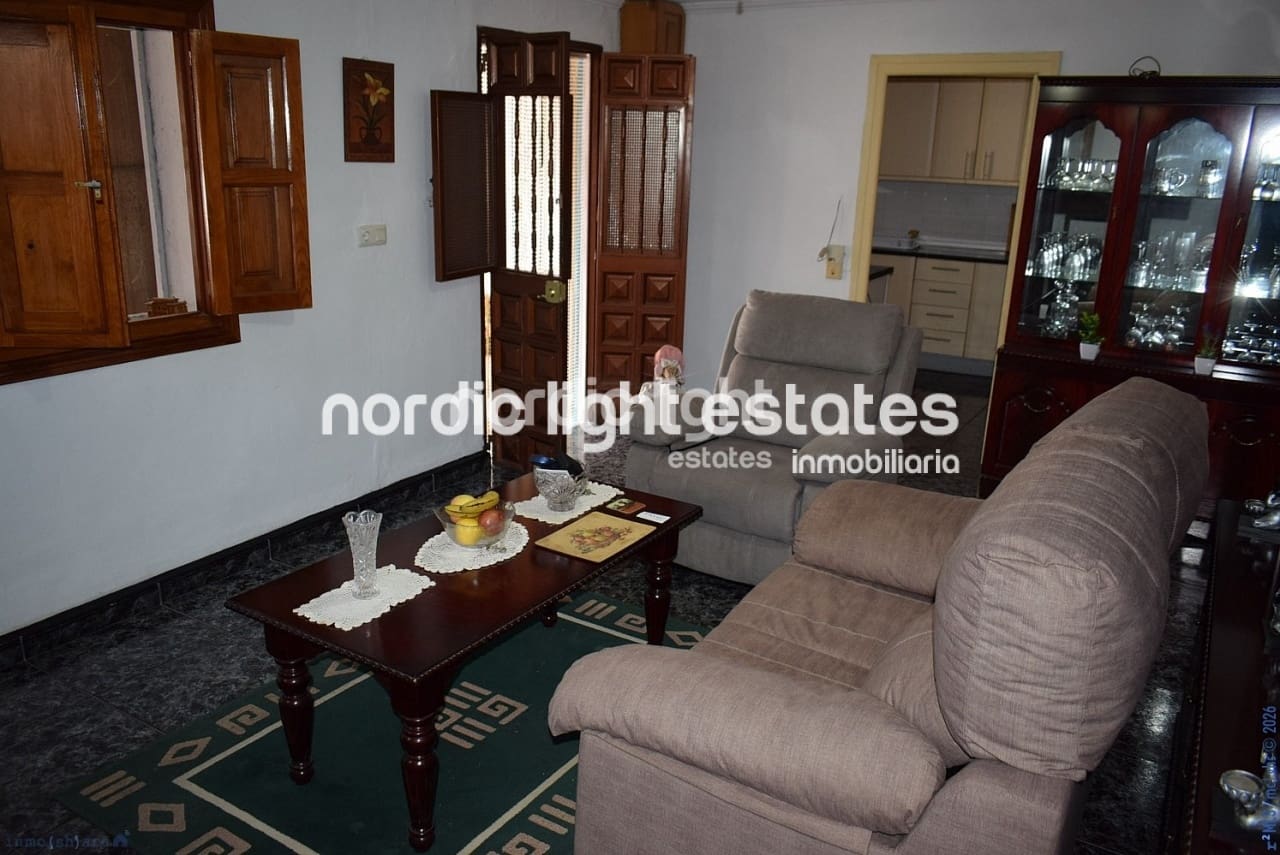 7 slaapkamer Finca/Landhuis te koop in Velez-Malaga - € 195.000 (Ref: 9737036)