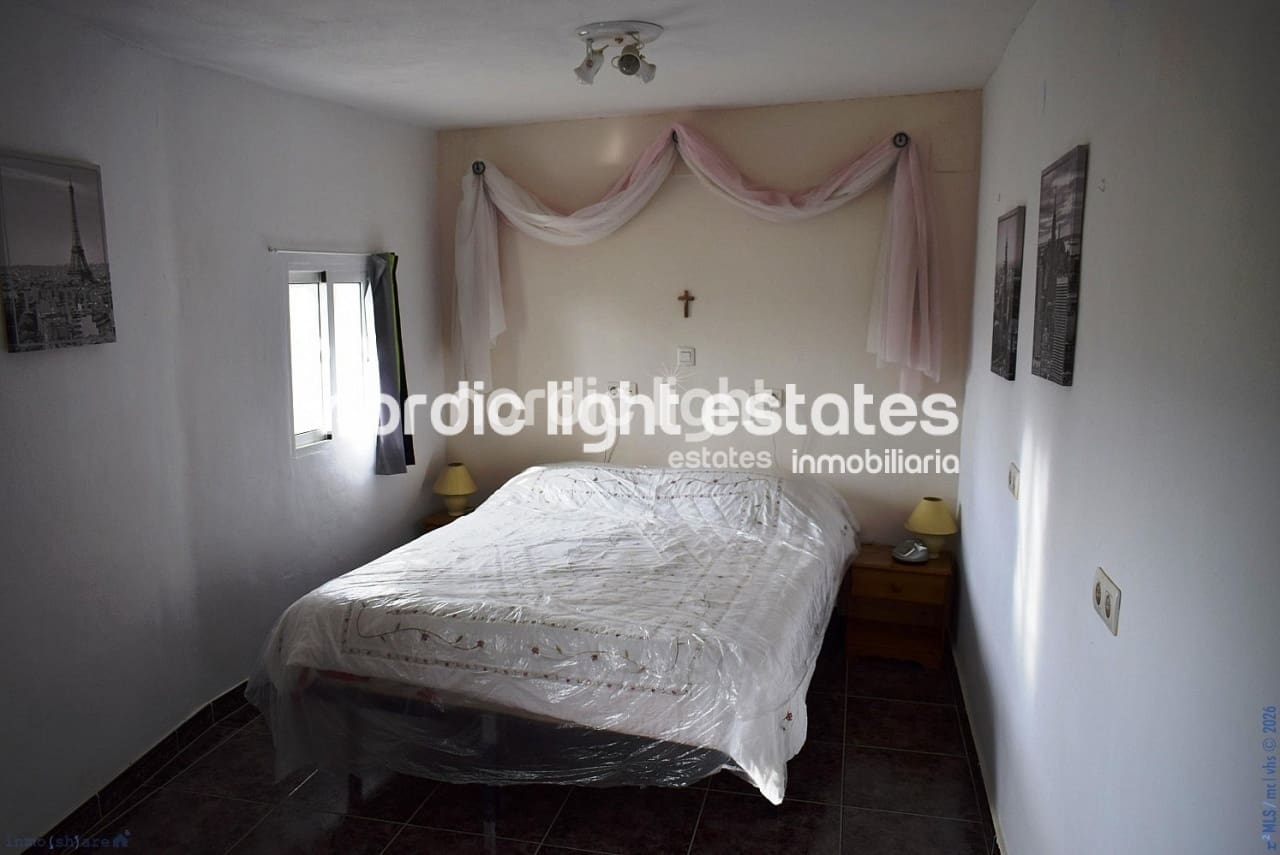 7 slaapkamer Finca/Landhuis te koop in Velez-Malaga - € 195.000 (Ref: 9737036)