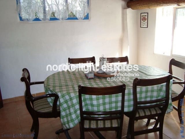 7 slaapkamer Finca/Landhuis te koop in Vélez-Málaga - € 195.000 (Ref: 9737036)