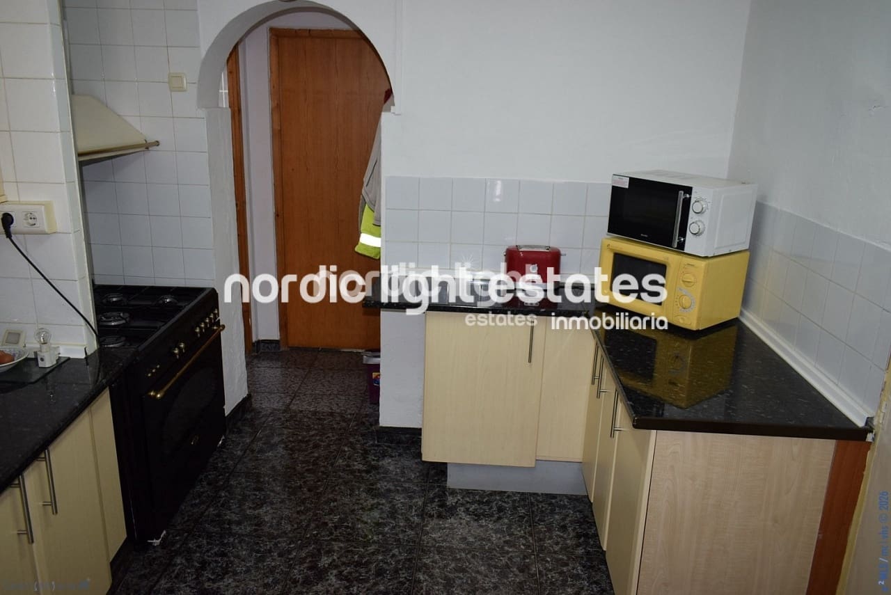 7 slaapkamer Finca/Landhuis te koop in Velez-Malaga - € 195.000 (Ref: 9737036)