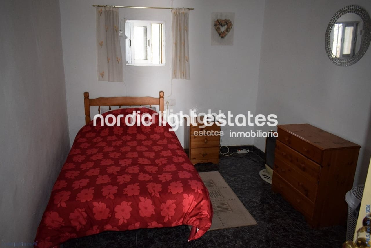 7 slaapkamer Finca/Landhuis te koop in Velez-Malaga - € 195.000 (Ref: 9737036)