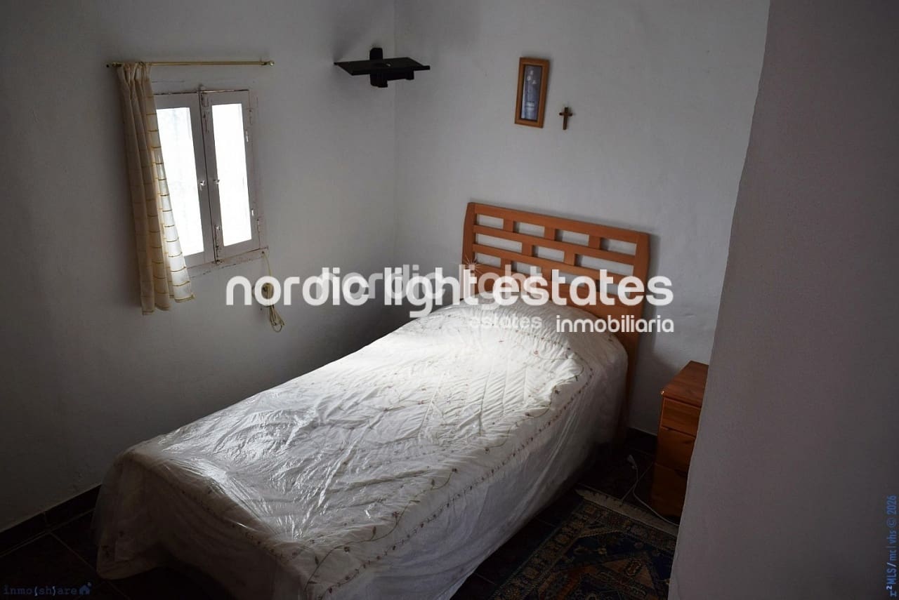 7 slaapkamer Finca/Landhuis te koop in Velez-Malaga - € 195.000 (Ref: 9737036)
