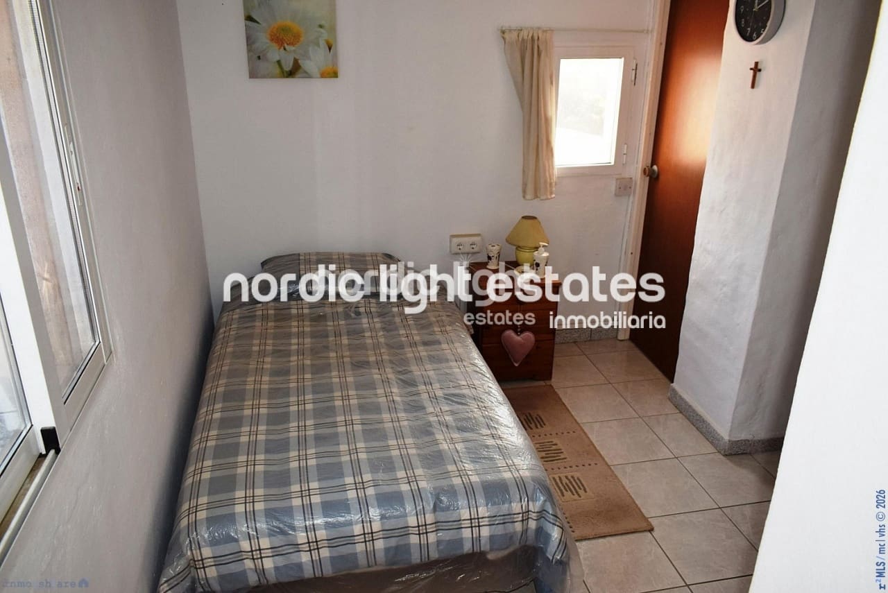 7 slaapkamer Finca/Landhuis te koop in Velez-Malaga - € 195.000 (Ref: 9737036)