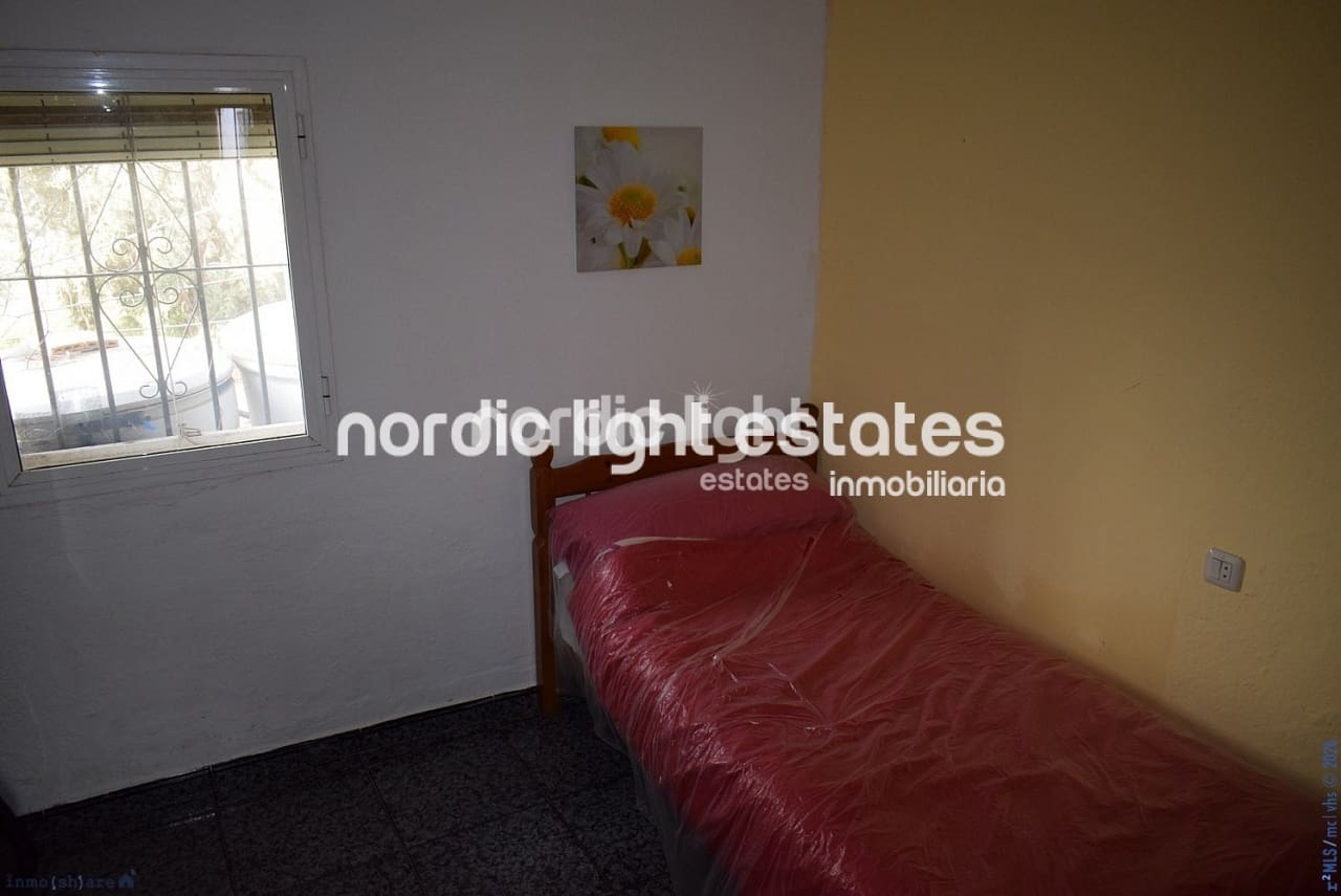 7 slaapkamer Finca/Landhuis te koop in Velez-Malaga - € 195.000 (Ref: 9737036)