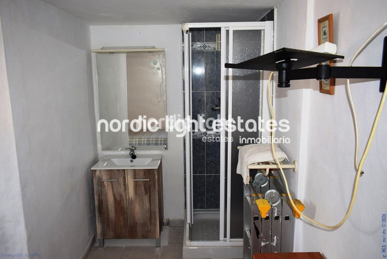 7 slaapkamer Finca/Landhuis te koop in Velez-Malaga - € 195.000 (Ref: 9737036)