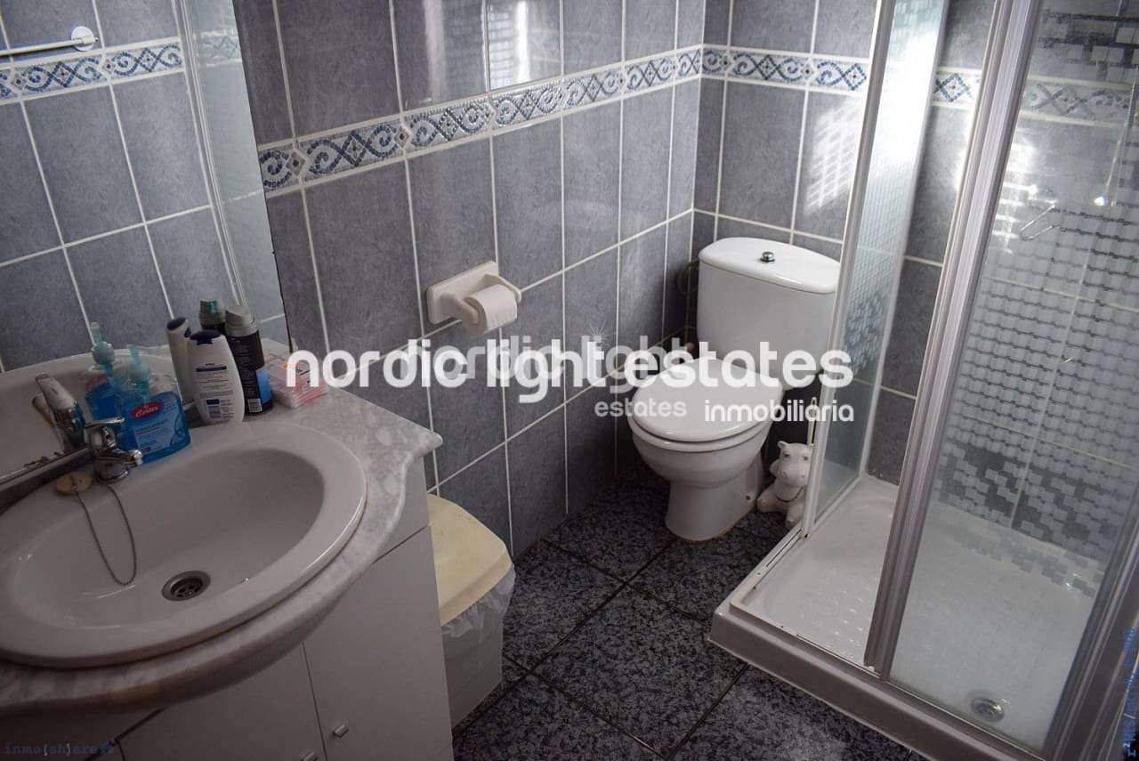 7 slaapkamer Finca/Landhuis te koop in Velez-Malaga - € 195.000 (Ref: 9737036)