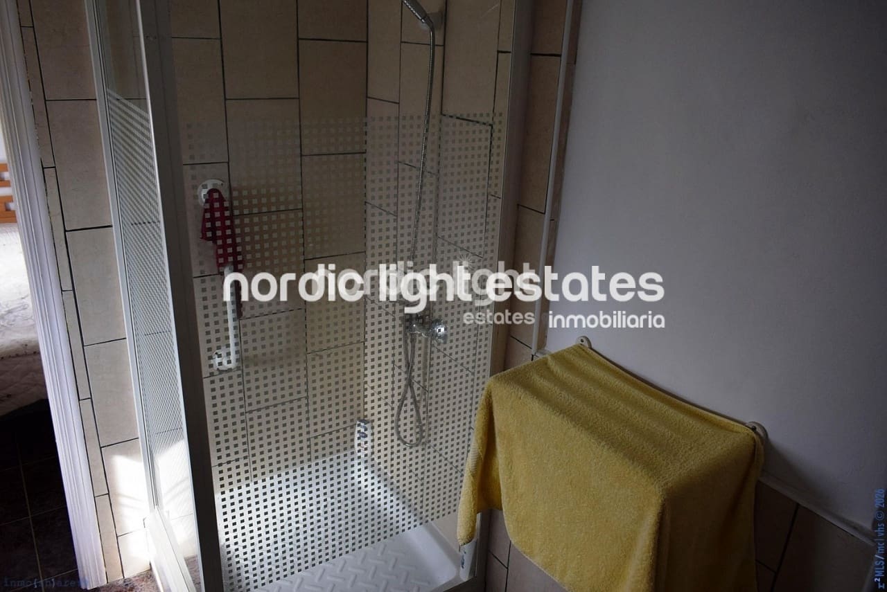 7 slaapkamer Finca/Landhuis te koop in Velez-Malaga - € 195.000 (Ref: 9737036)