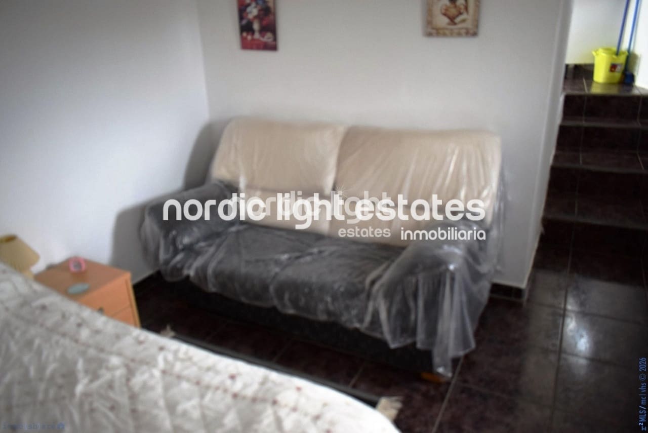 7 slaapkamer Finca/Landhuis te koop in Velez-Malaga - € 195.000 (Ref: 9737036)