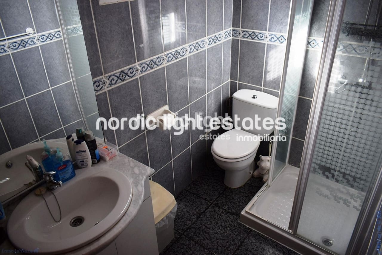 7 slaapkamer Finca/Landhuis te koop in Velez-Malaga - € 195.000 (Ref: 9737036)