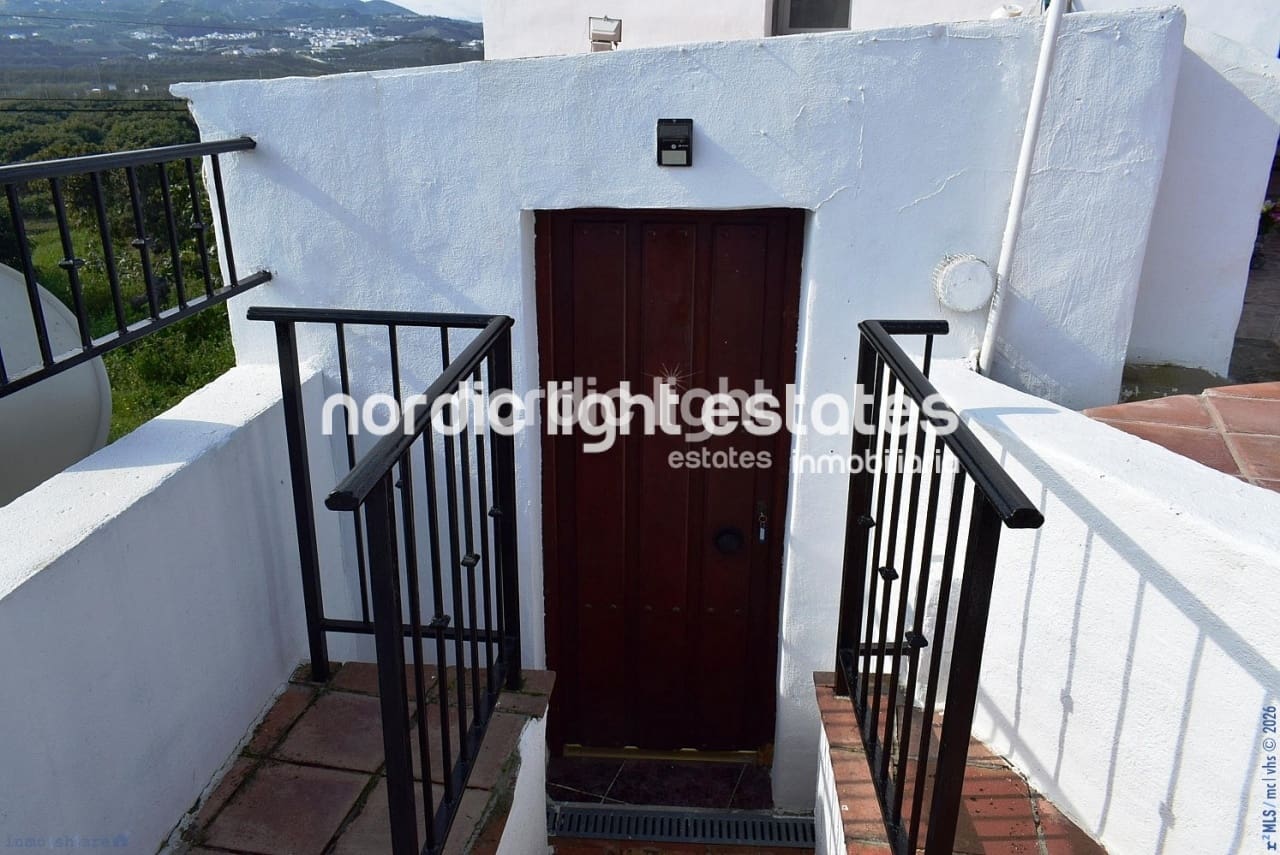7 slaapkamer Finca/Landhuis te koop in Velez-Malaga - € 195.000 (Ref: 9737036)