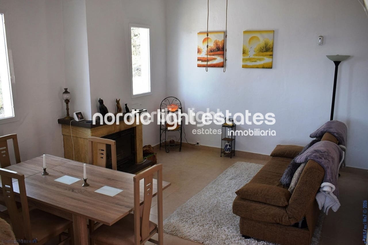 2 slaapkamer Finca/Landhuis te koop in Velez-Malaga - € 189.000 (Ref: 9737037)