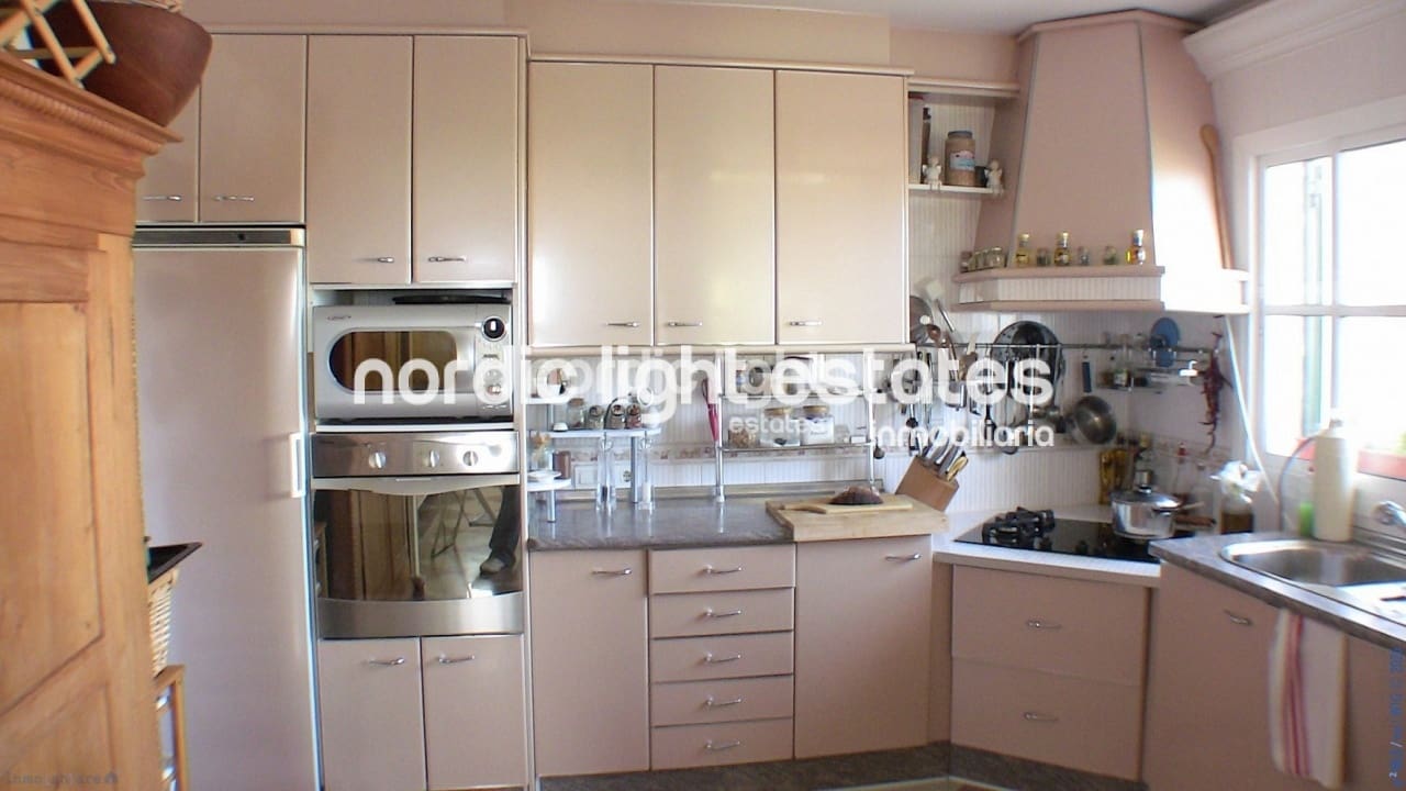 8 bedroom Villa for sale in Torrox-Costa with pool garage - € 1,000,000 (Ref: 9737167)