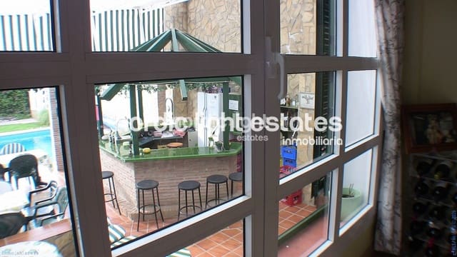 8 bedroom Villa for sale in Torrox-Costa, Torrox with pool garage - € 1,000,000 (Ref: 9737167)