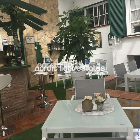 8 bedroom Villa for sale in Torrox-Costa, Torrox with pool garage - € 1,000,000 (Ref: 9737167)