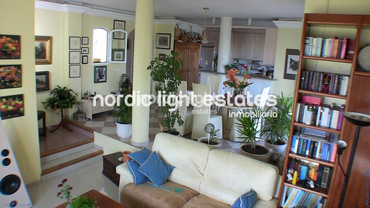 8 bedroom Villa for sale in Torrox-Costa with pool garage - € 1,000,000 (Ref: 9737167)