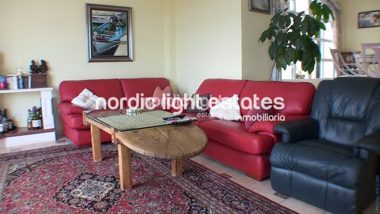 8 bedroom Villa for sale in Torrox-Costa with pool garage - € 1,000,000 (Ref: 9737167)