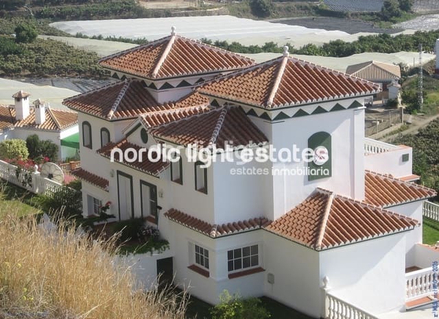 8 bedroom Villa for sale in Torrox-Costa, Torrox with pool garage - € 1,000,000 (Ref: 9737167)