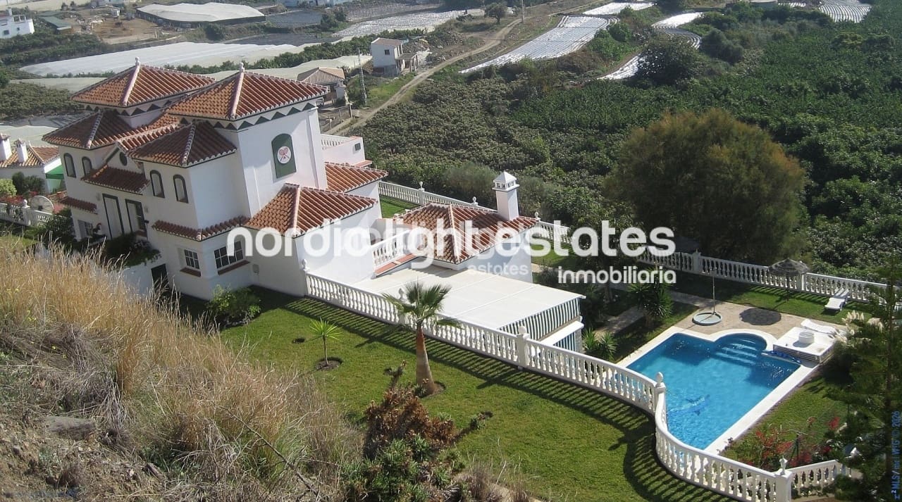 8 bedroom Villa for sale in Torrox-Costa with pool garage - € 1,000,000 (Ref: 9737167)