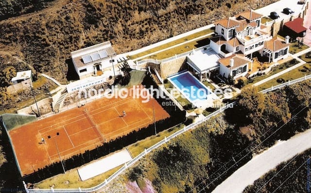 8 bedroom Villa for sale in Torrox-Costa, Torrox with pool garage - € 1,000,000 (Ref: 9737167)