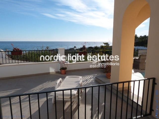 4 soveværelse Villa til salg i Torrox-Costa, Torrox med swimmingpool garage - € 575.000 (Ref: 9747300)