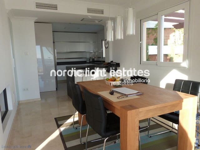 4 soveværelse Villa til salg i Torrox-Costa, Torrox med swimmingpool garage - € 575.000 (Ref: 9747300)