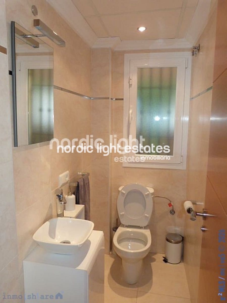 4 soveværelse Villa til salg i Torrox-Costa med swimmingpool garage - € 575.000 (Ref: 9747300)