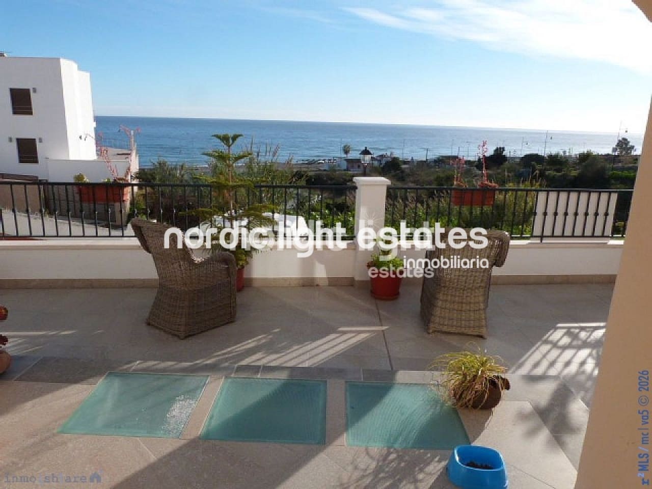 4 soveværelse Villa til salg i Torrox-Costa med swimmingpool garage - € 575.000 (Ref: 9747300)