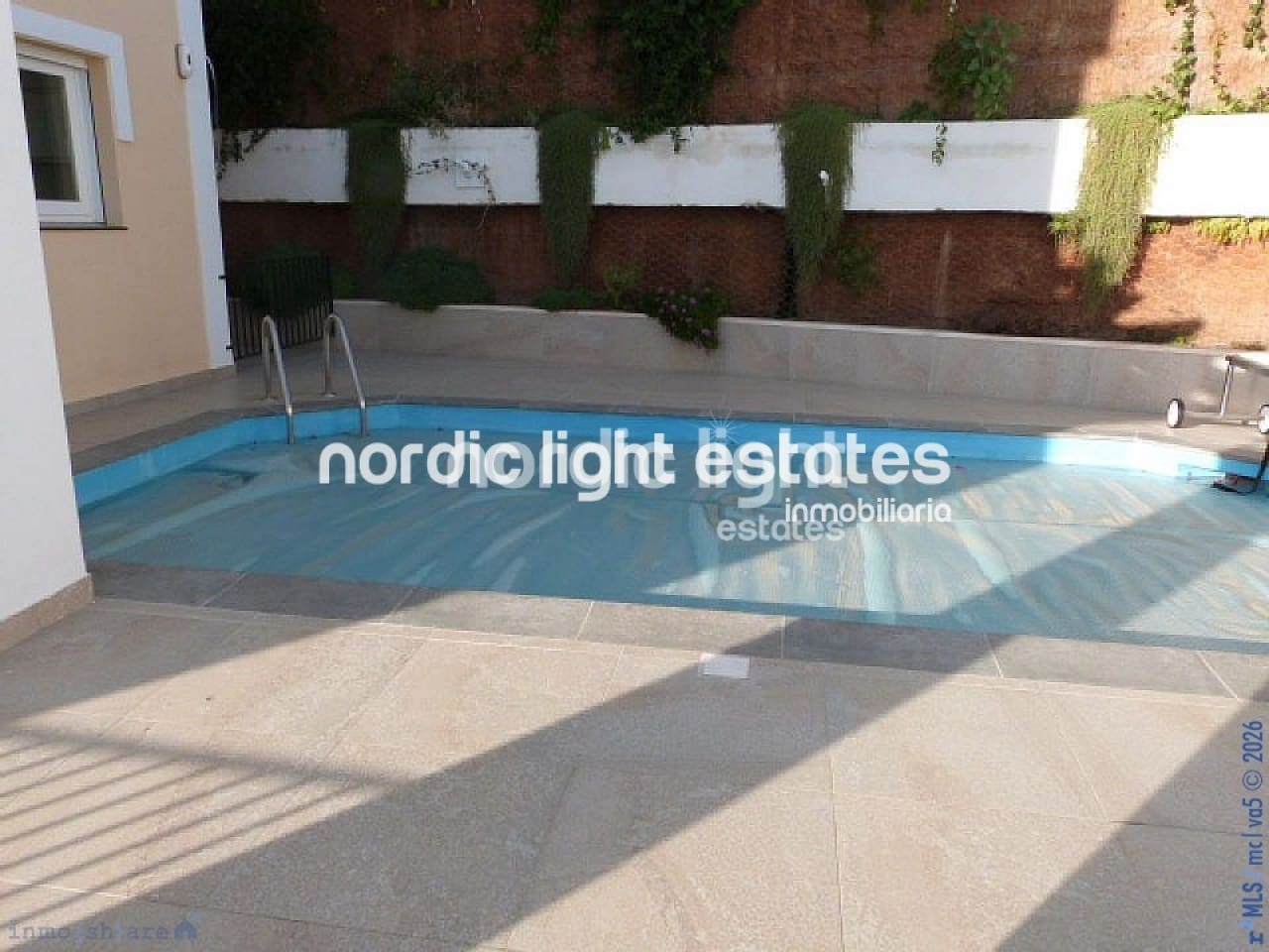 4 soveværelse Villa til salg i Torrox-Costa med swimmingpool garage - € 575.000 (Ref: 9747300)