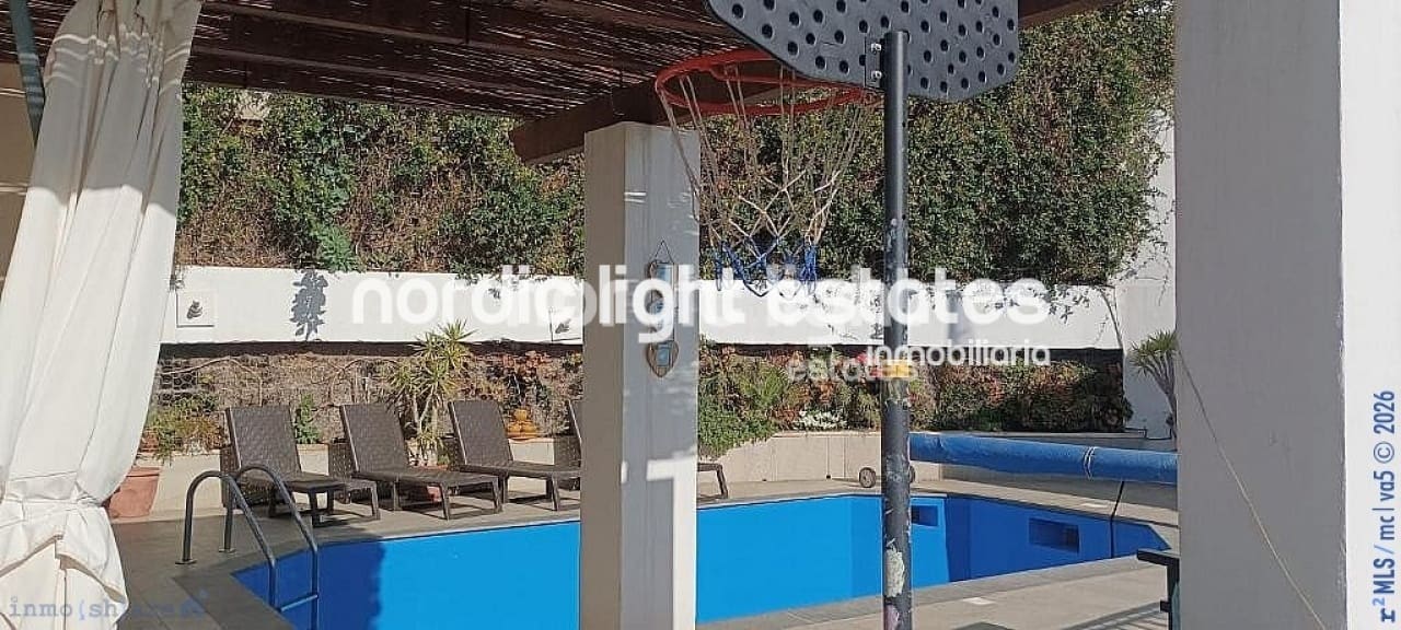 4 soveværelse Villa til salg i Torrox-Costa med swimmingpool garage - € 575.000 (Ref: 9747300)