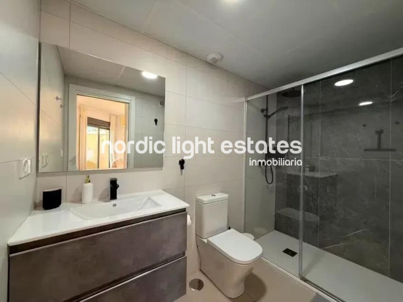 Ático de 2 habitaciones en Almayate en venta con piscina garaje - 380.000 € (Ref: 9761325)