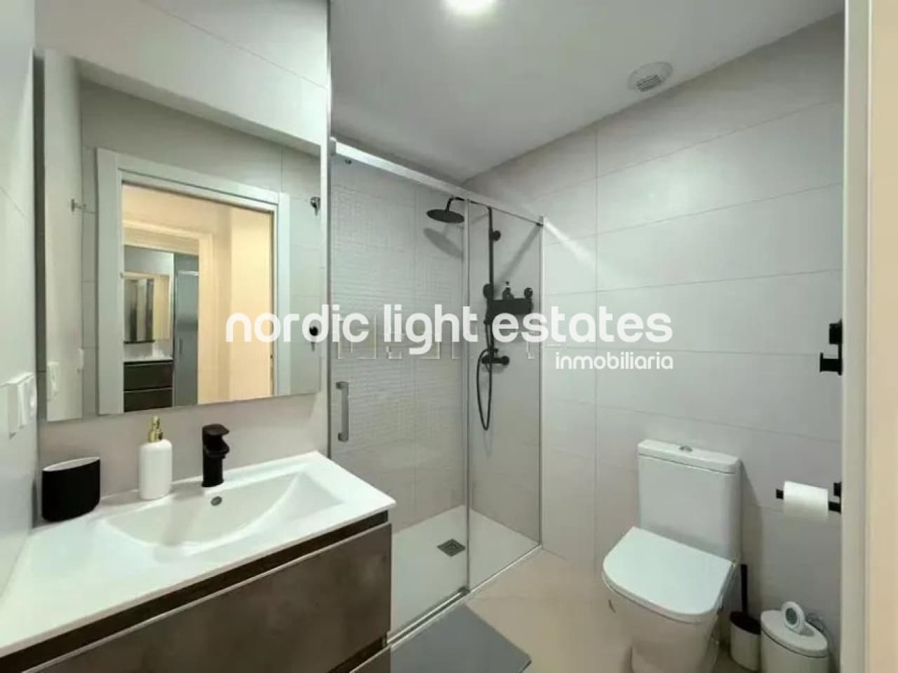 Ático de 2 habitaciones en Almayate en venta con piscina garaje - 380.000 € (Ref: 9761325)