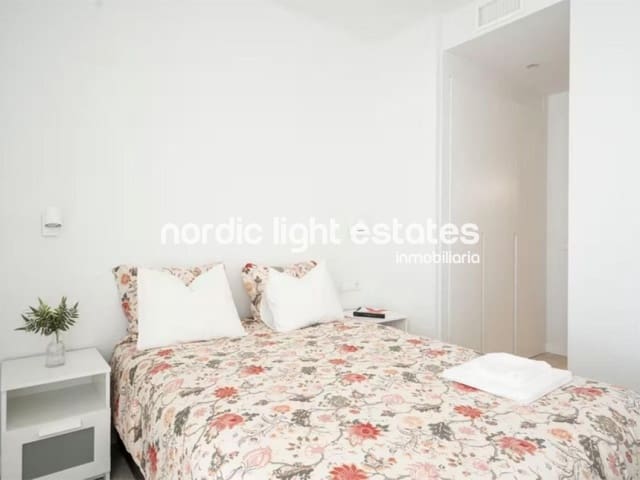 2 chambre Appartement à vendre à Torre del Mar, Vélez-Málaga avec piscine garage - 450 000 € (Ref: 9771036)